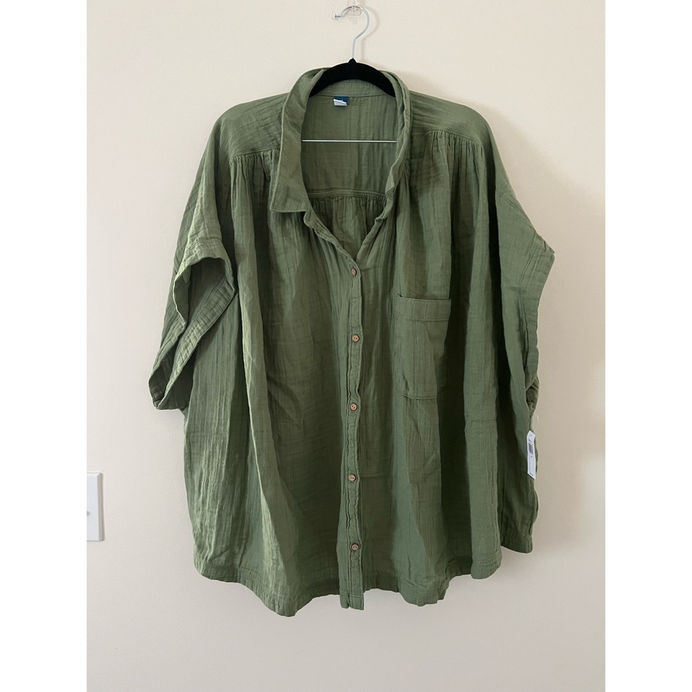 NWT Lightweight Old Navy button short sleeve blouse